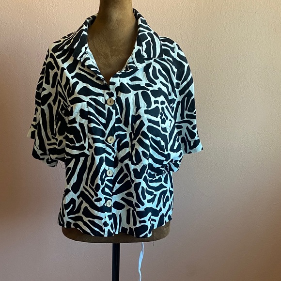 heroes dreamers Tops - Stylish Black and White Zebra Print Button-Down Shirt